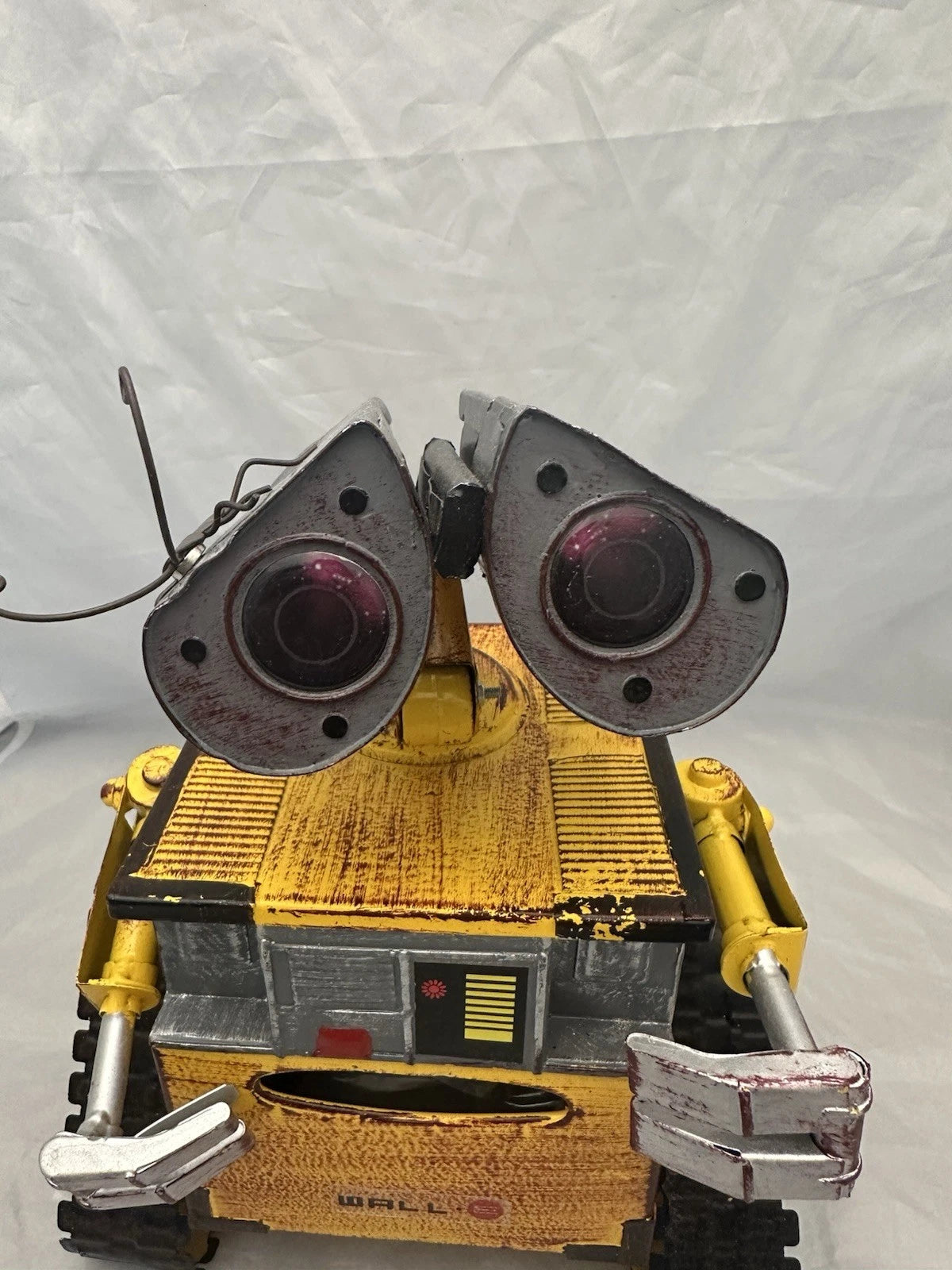 Metal Robot Style Tissue Box Movable Arms Design, Cute Wall-E Inspired w Mag Bug | eBay