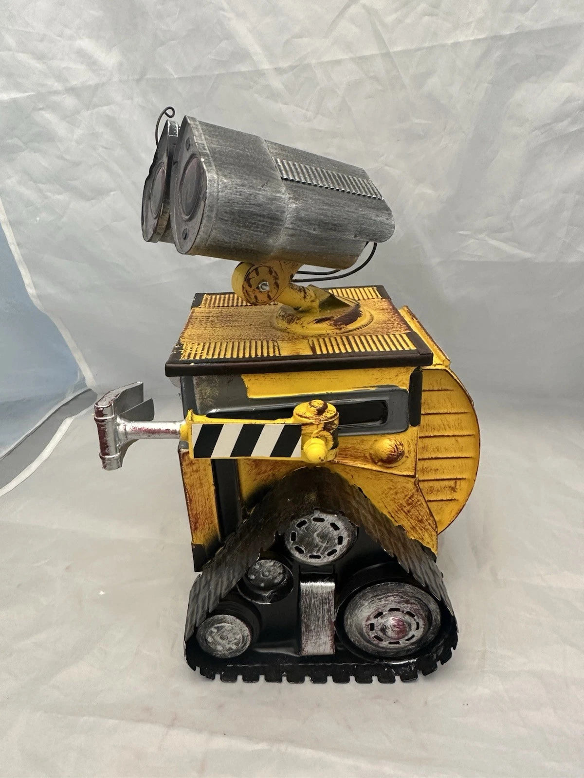 Metal Robot Style Tissue Box Movable Arms Design, Cute Wall-E Inspired w Mag Bug | eBay