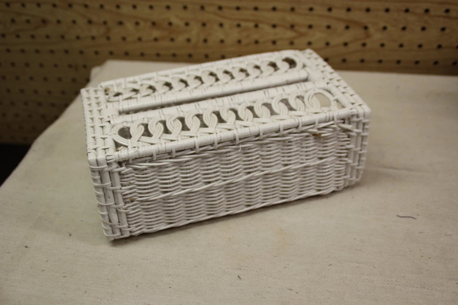 Vtg White Wicker Rattan Tissue Box Holder Cover 9.5x5.5x3.5" Swirls Crosses | eBay