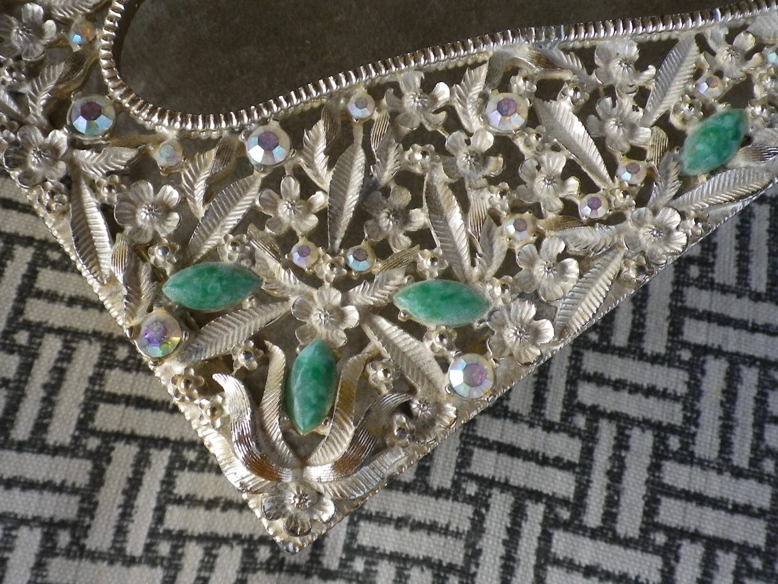 Vintage Gold Tone Metal Tissue Box Holder Filigree green stone aurora borealis | eBay