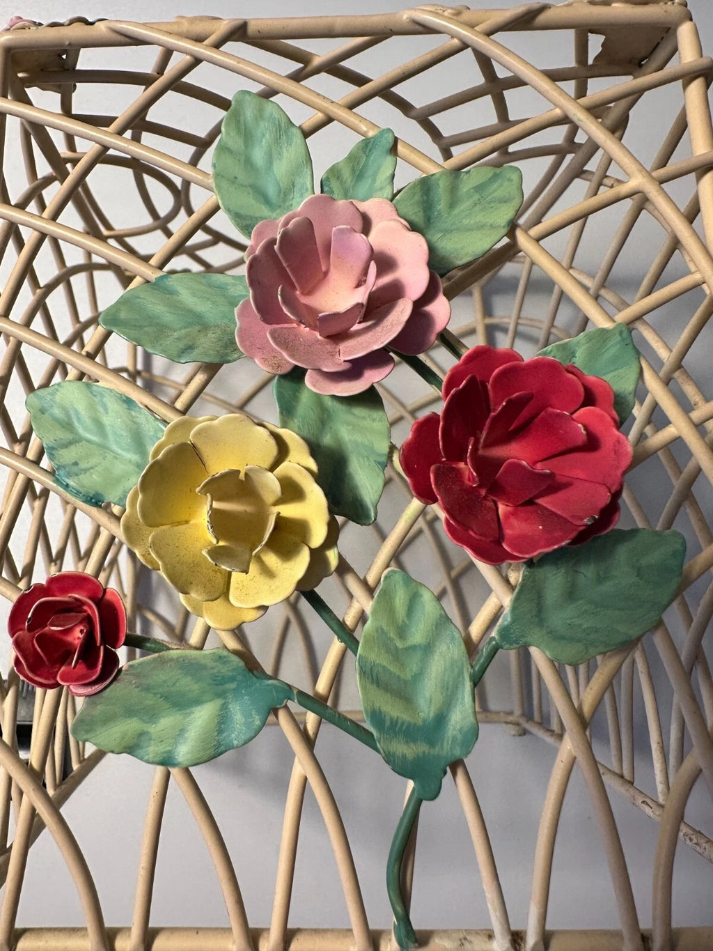 vtg woven wire/metal tissue box holder-cream w/pink/yellow/red florals 5.5"x4.5" | eBay